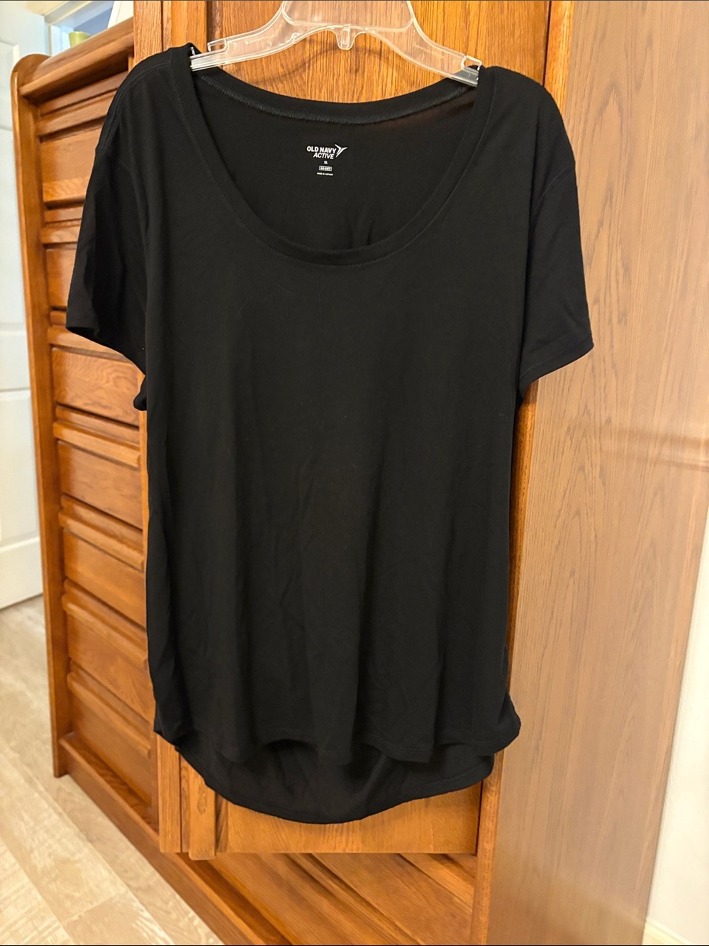 Old Navy Black Scoop Neck Short Sleeve Tee